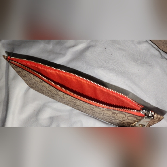 Coach Envelope Clutch Pouch, Wallet Bag w/ Signature Logo - Picture 6 of 9